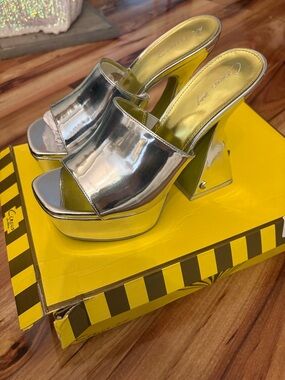 Sam Edelman Avery Silver Retro Heel ✨Sz 8.5